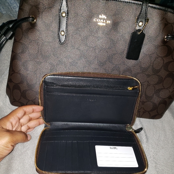 Coach - Picture 5 of 5